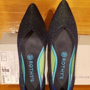 Rare discontinued Metallic Lattice Stitch Rothy's The Point flat shoes- size 8